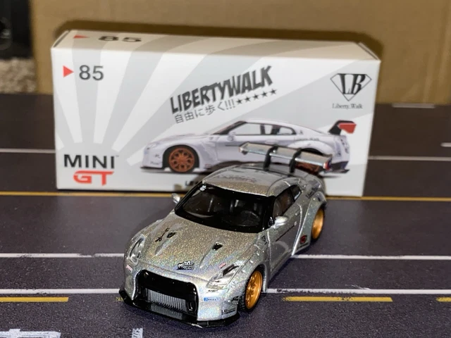 MINI GT LB WORKS Nissan GT-R R35 White TYPE 2 Wing RHD 68 Liberty