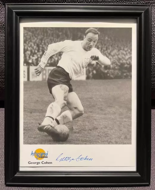 Fulham & England Legend George Cohen - gerahmt und signiert 10"" x 8"" Foto mit COA