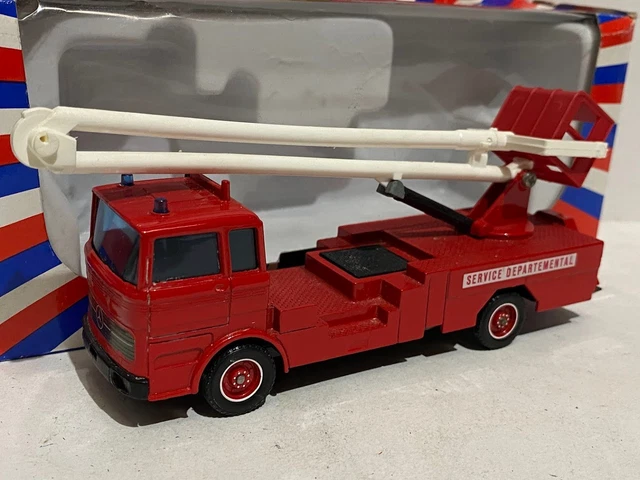 Miniature Solido 361 – Camion De Pompiers Mercedes LP 1418 1974 (Échelle 1:50) – Fabriqué En France