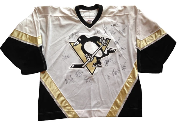 Pittsburgh Penguins 2006 07 team signed Practice jersey Sidney Crosby auto JSA Pittsburgh Penguins 2006 07 team signed Practice jersey Sidney Crosby auto JSA