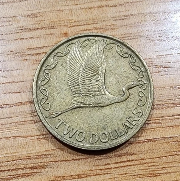 NZ NEW ZEALAND Coin, 2002 Two Dollars $2 Bird Queen Elizabeth II QE2