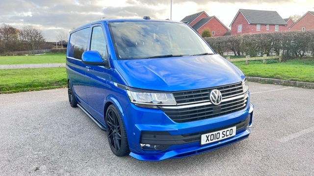 VW Transporter Kombi Highline in Ravenna Blue