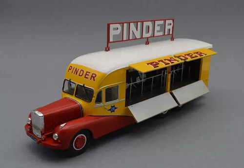 CIRCUS PINDER BERNARD 28 TRUCK  Special Edition  in 1:43  Direkt Collection  Neu