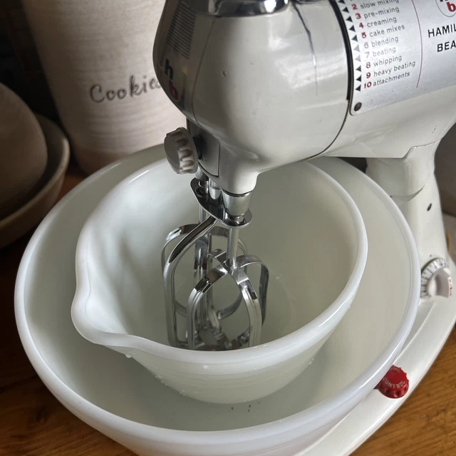 VINTAGE HAMILTON BEACH Stand Mixer Model K, w/ 2 Original Pyrex Bowls w