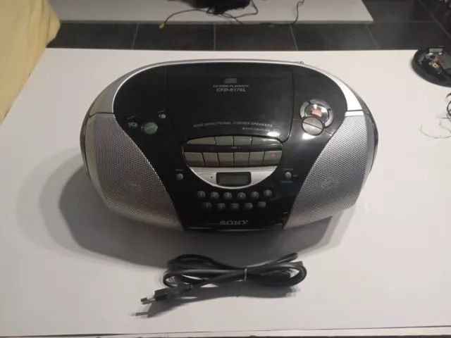 Original Sony CFD-S170L Kassetten Recorder Ghettoblaster CD Radio In Silber