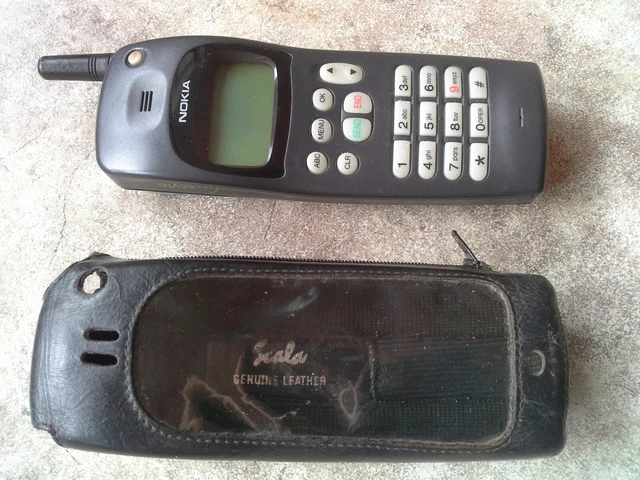 Old cell?/mobile phone Nokia NHA-2NA Model 636. Parts or display not working.