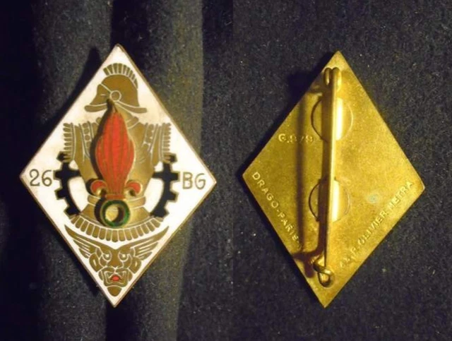 Insigne Militaire Ancien - Pucelle Drago DAKAR Dépôt Isolés Coloniaux émaillé