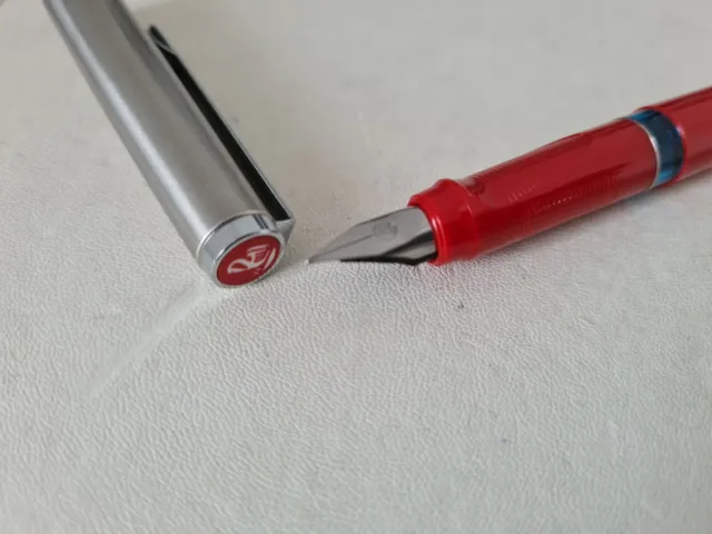 Pelikan Pelikano Modell 7 P450 "F" rot Schulfüller Füller Füllhalter 3