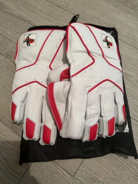 Cricket wicket keeping gloves