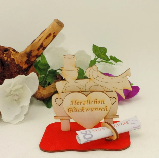 GELDGESCHENK ZUR HOCHZEIT Auto mit Brautpaar Herz graviert Holz