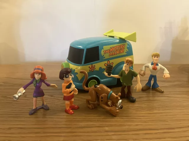 Scooby Doo Mystery Machine & Figures (toys)