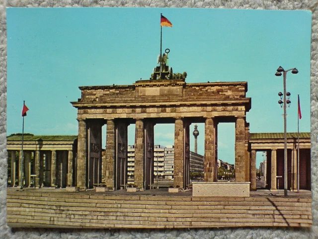 1 alte AK Deutschland, Berlin, Brandenburger Tor ungelaufen um 1980