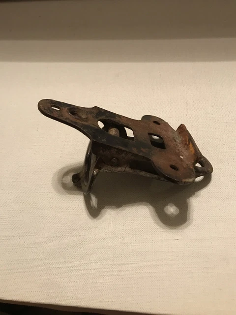 Vintage Cast Iron Barn Door Latch ALLIGATOR L8 Used  * Pull Chain Missing 8