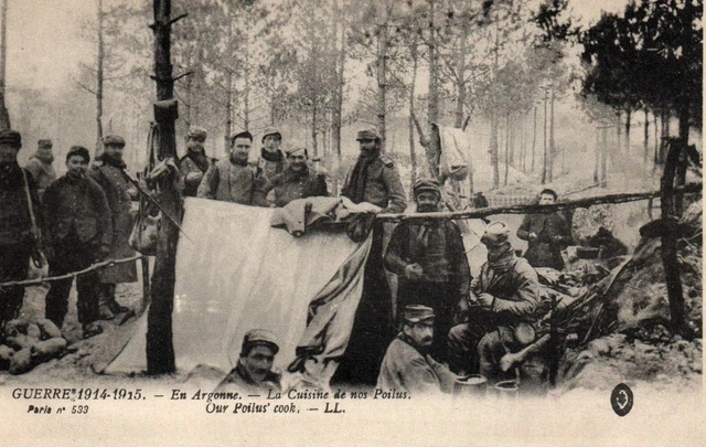 CPA Militaria - Guerre 1914-15 - En Argonne, la Cuisine de nos Poilus