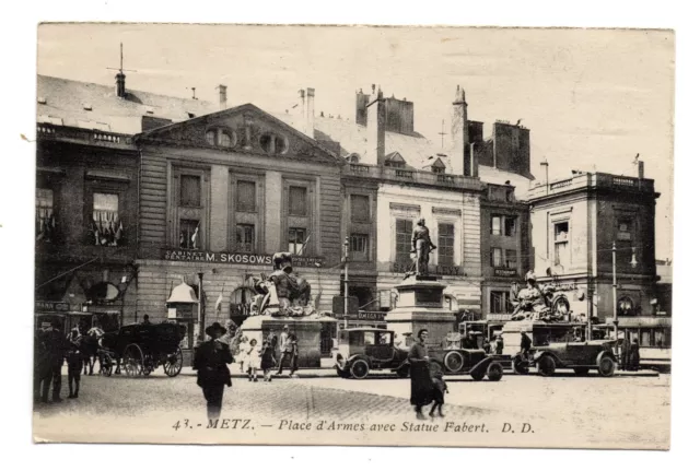 METZ  - Moselle -Place d' Armes avec la statue Fabert