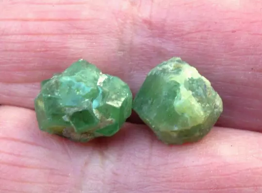 Grenats Demantoïde du Pakistan, lot de 2 pierres gemmes brutes naturelles 18 cts