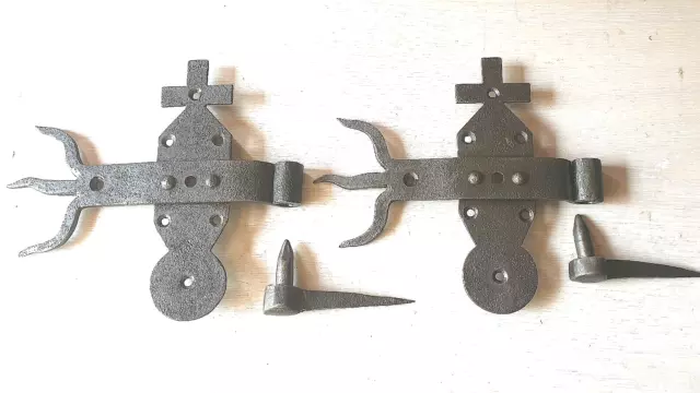 1  Paar handgeschmiedete Türbänder ,Türbeschläge ,Kreuzbänder , um 1850