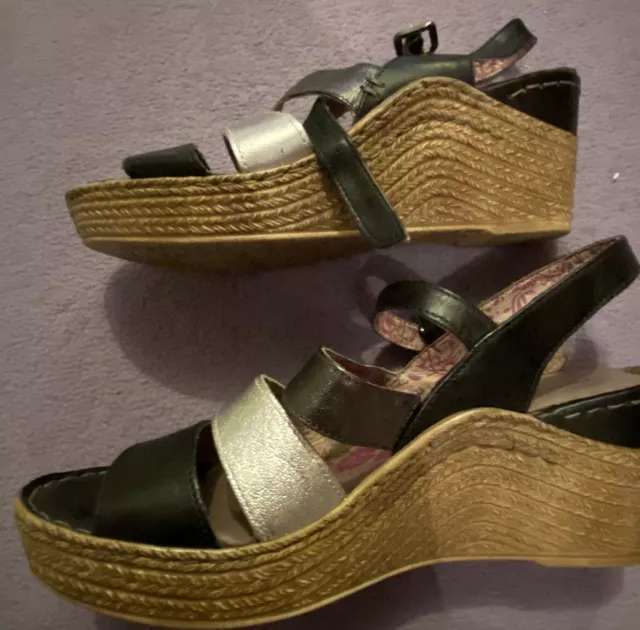 Moshulu deals ladies sandals