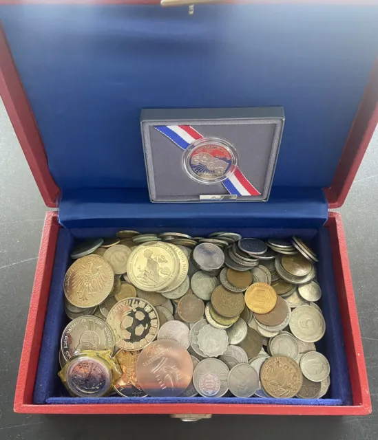 Münzen Medaillen Sammlung Lot Konvolut Alle Welt in Kiste 2 Kilo Münzsammlung