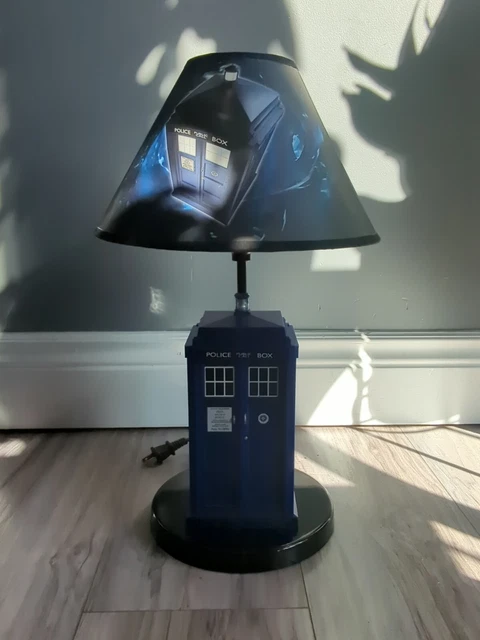 KZ. Doctor Who Tardis Table Lamp w/Exploding Tardis Shade/Flashing Light & Sound