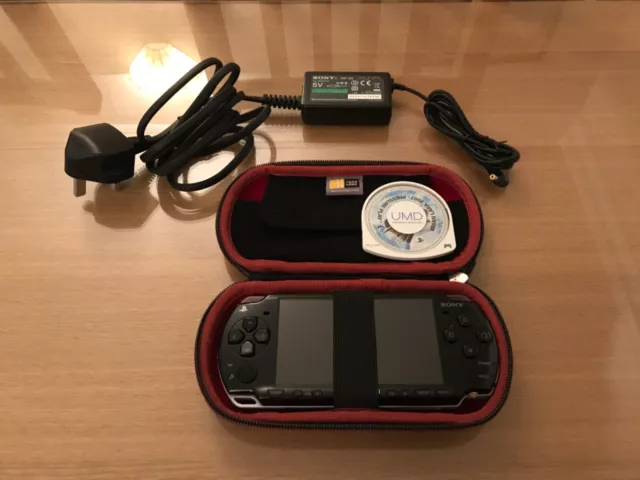SONY PSP 2003 PSP 2000 Black Console Bundle 1 Games Charger
