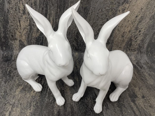 Pair of White Resin March Rabbit Hares Garden Patio Lawn Statue Figure Ornament