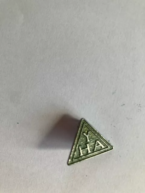 VINTAGE YHA - YOUTH HOSTEL ASSOCIATION GREEN ENAMEL LAPEL PIN BADGE Triangular