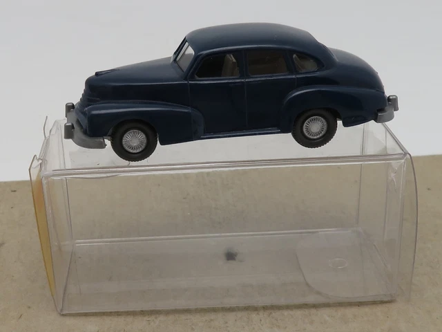 Miniature Audi 100 Rouge Foncé WIKING - Échelle 1/87 (HO) - État Occasion Correct