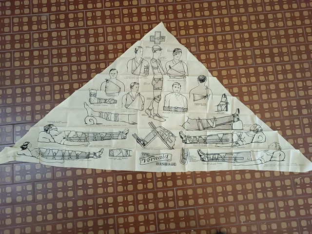 WW2 ENGLISH TRIANGULAR handkerchief with bandage instructions, cm ...
