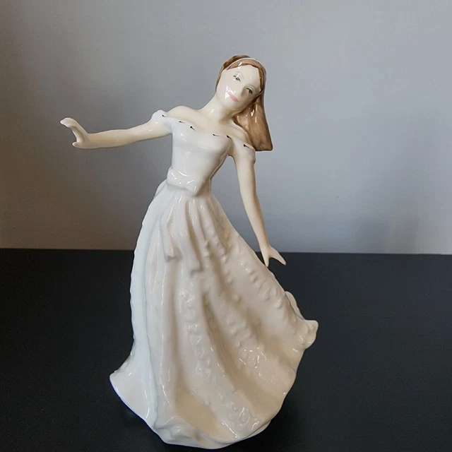 Royal Doulton Classics HAPPY HOLIDAYS- HN 4443 Signed - 2001 Royal Doulton Classics HAPPY HOLIDAYS- HN 4443 Signed - 2001