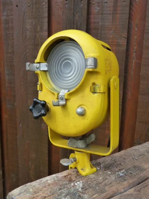 Lampe projecteur CREMER à étau, vers 1950. Période industrielle GRAS JIELDE LITA