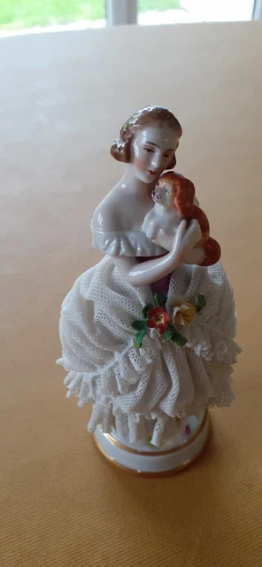 Ancienne figurine en dentelle de Porcelaine Allemande de DRESDE SAXE