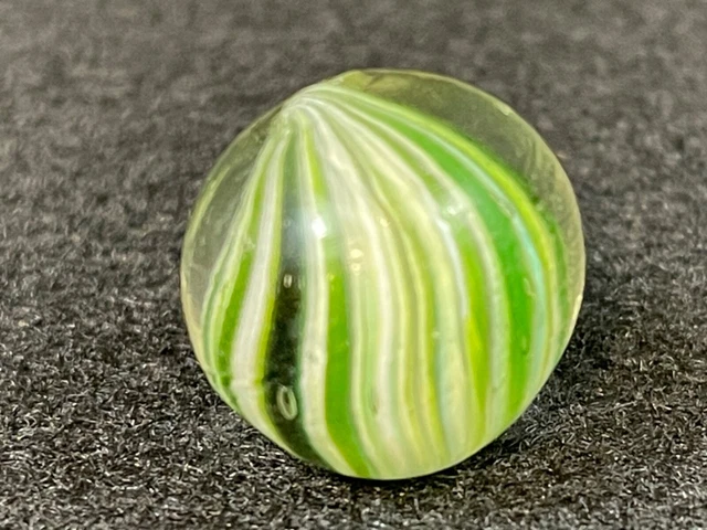 Antique Vtg Nice Large .817" Green Onion Skin w/ Aventurine EX ESTATE COND
