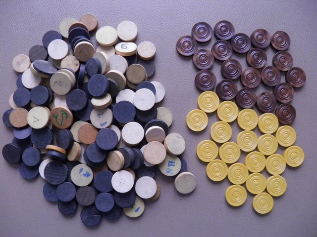 ANCIEN LOT DE Jetons Pour Jeu De Loto, Jacquet, Backgammon... EUR 4,50