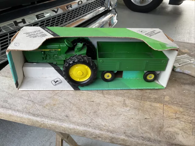 Vintage ERTL USA  John Deere Tractor & Farm Wagon Set #70 w/box 1/32 Scale