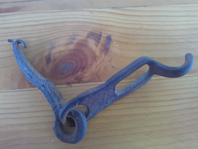Rustic Old Antique Hand Forged Cast Iron Gate Barn Door Hook Latch