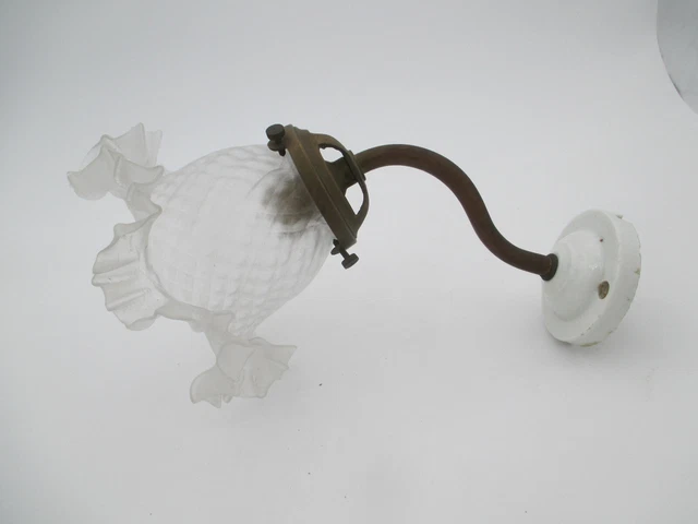 applique col de cygne porcelaine laiton tulipe en verre