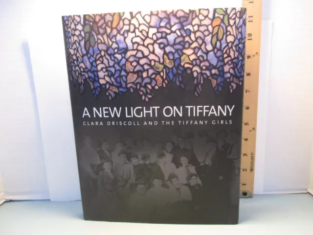 art book A NEW LIGHT ON TIFFANY / CLARA DRISCOLL & TIFFANY GIRLS hc 2007 NYHS