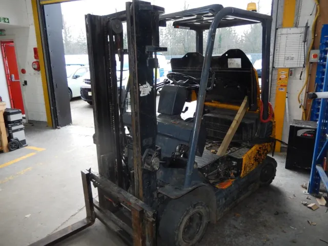 Toyota 7FB20  forklift truck electric