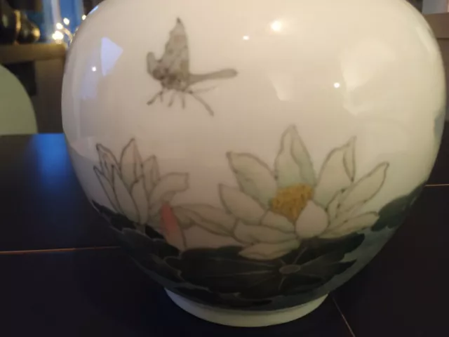 Vase Boule Vintage Asiatique. En porcelaine. Signé Liling China. Motifs floraux 3