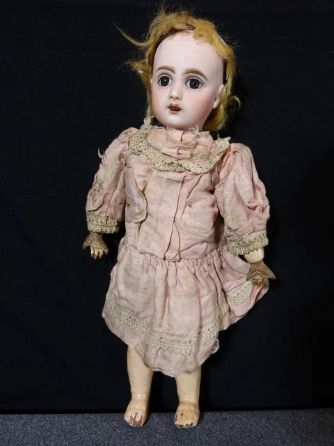 Jules VERLINGUE. Poupée tête en biscuit marqué en creux Pet - Lot 43