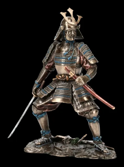 Samurai Figur - Krieger in Rüstung mit zwei Schwertern - Veronese Krieger Deko