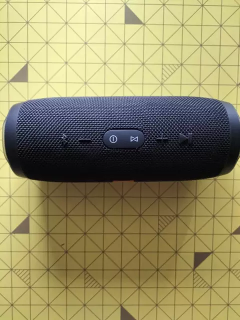 JBL Charge 3 noir - Enceinte portable Étanche 2