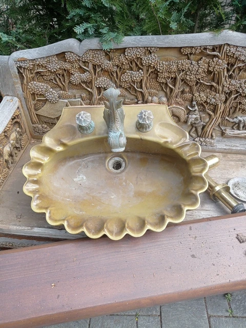 Lavandino Vintage A Forma Di Conchiglia