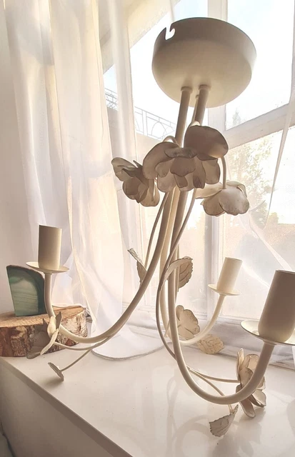 Shabby chic/French Chic/Vintage excellent condition chandelier
