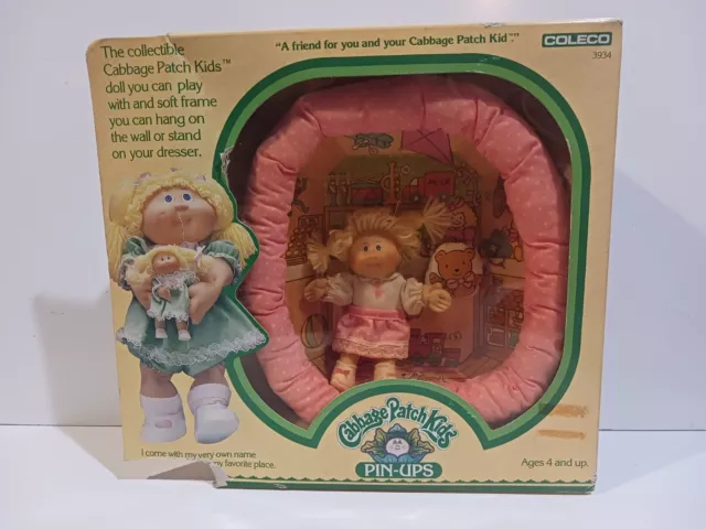 Vintage 1983 Coleco Cabbage Patch Pin-Ups Mini Doll + Toy Store In Original Box