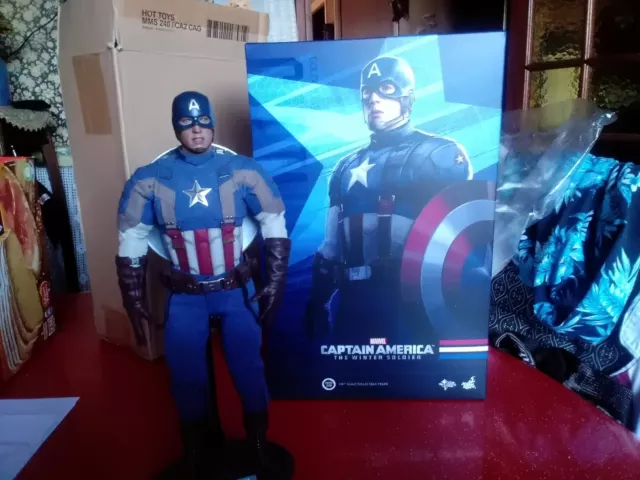 Hot toys captain America mms240 (golden age version) the winter soldier