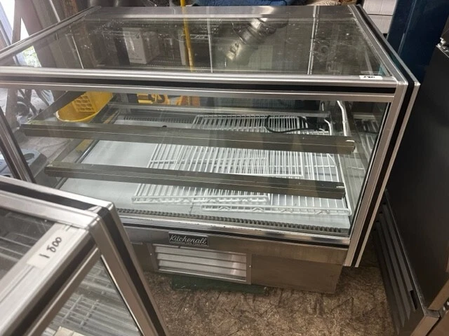 ***Used/Refurbished*** Leader 4' Refrigerated Bakery Display Case