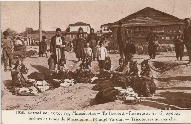 Carte Postale Grece Macedoine Yenidje-Vardar Tricoteuse Au Marche