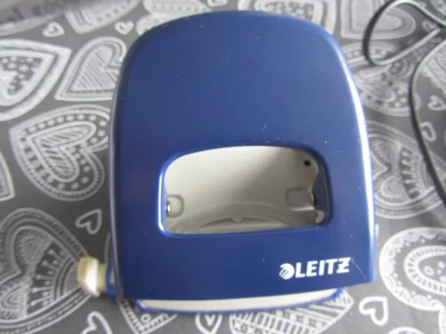 BüroLocher LEITZ 5008, blau-grau mit Anschlagschiene, Metall, 30 Blatt
